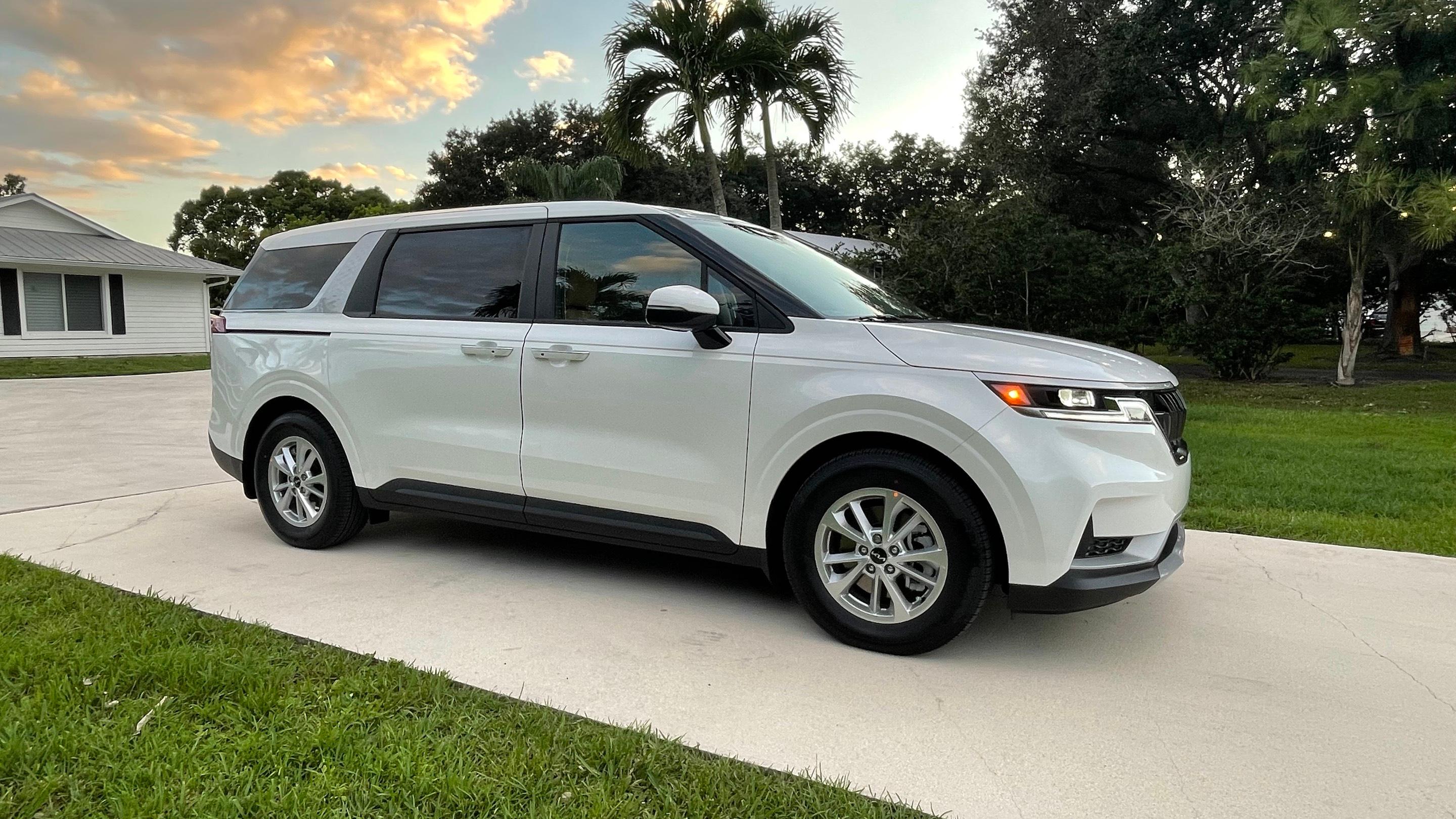Kia Carnival 2023 in Palm City, FL