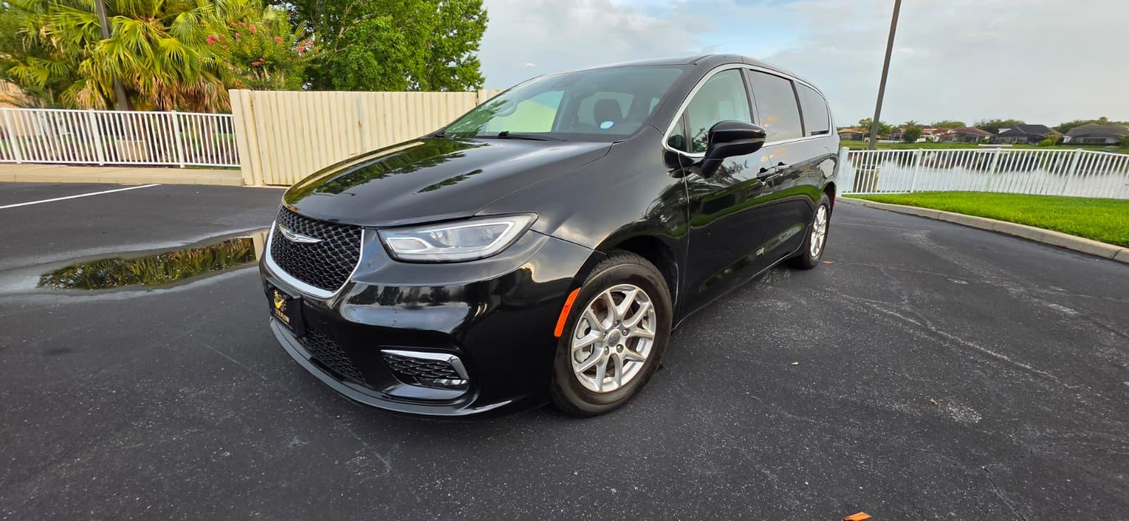 Chrysler Pacifica 2023 in Orlando, FL
