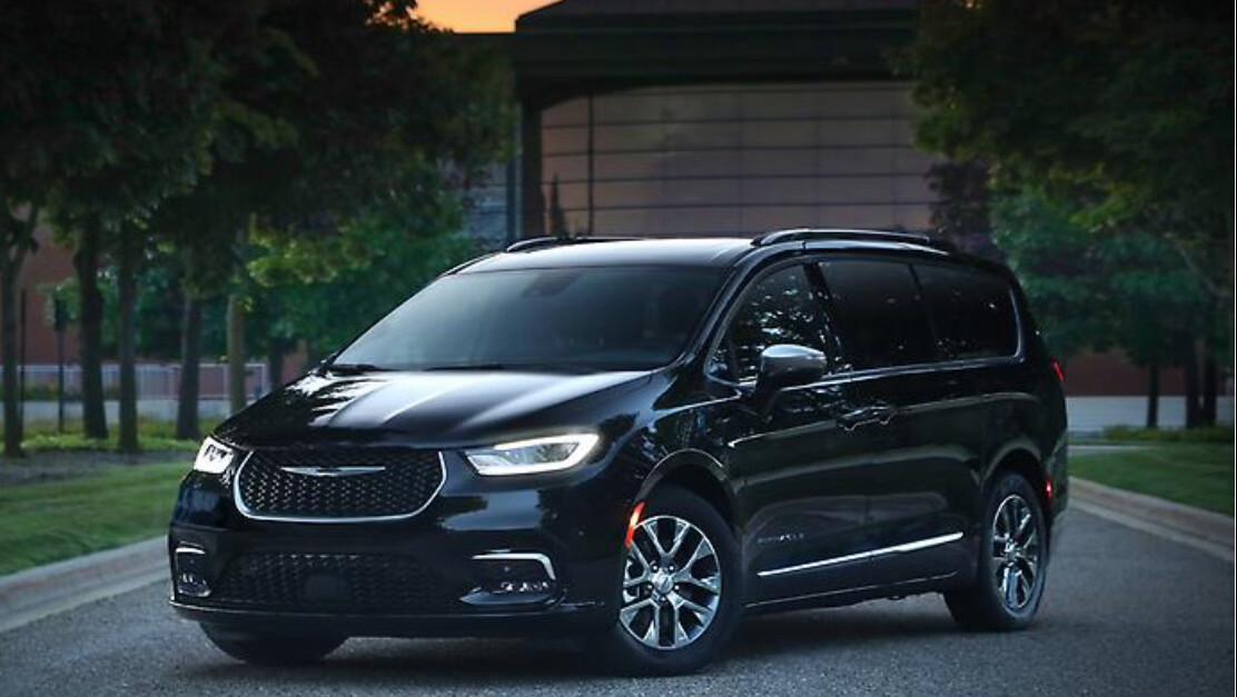 Chrysler Pacifica 2025 in Framingham, MA