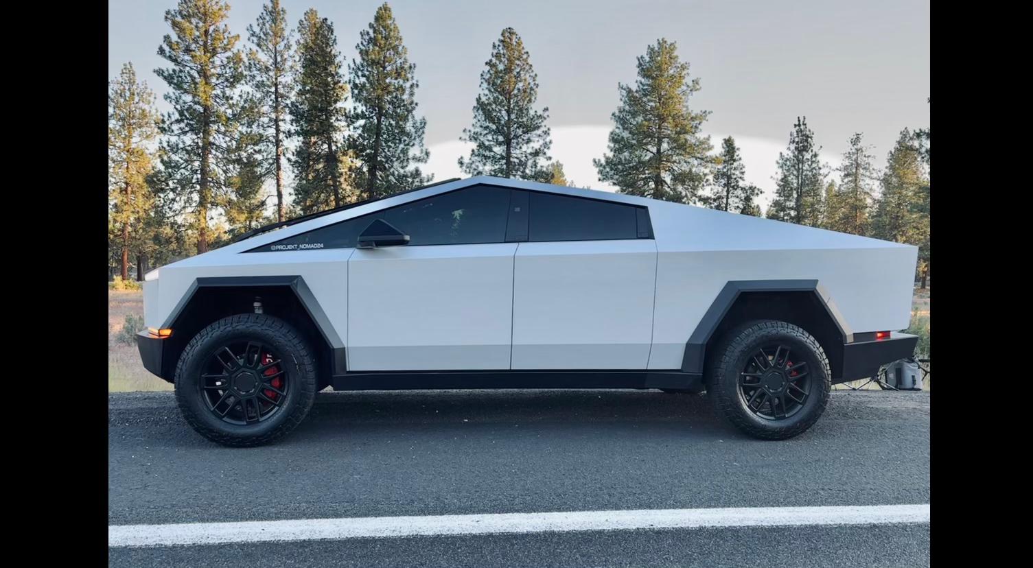 Tesla Cybertruck 2025 in Bend, OR