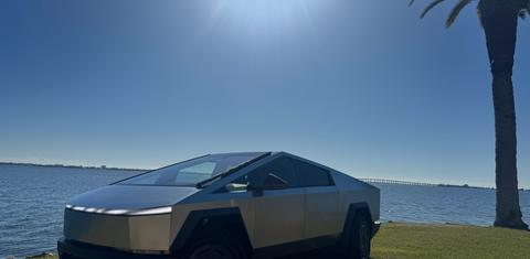 Tesla Cybertruck 2026