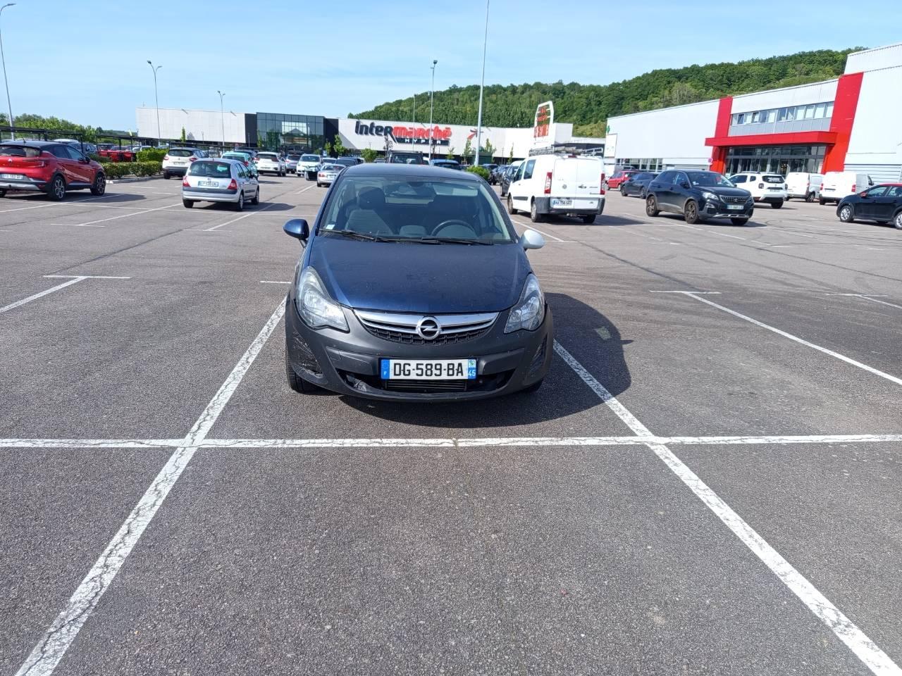Opel CORSA 2014 à Louviers
