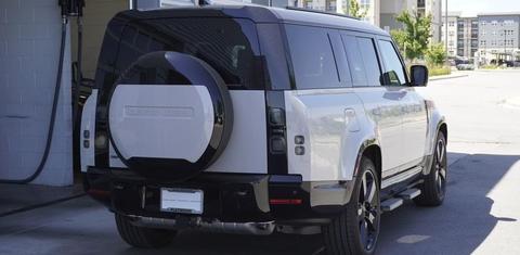 Land Rover Defender 2026
