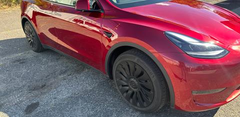 Tesla Model Y 2025