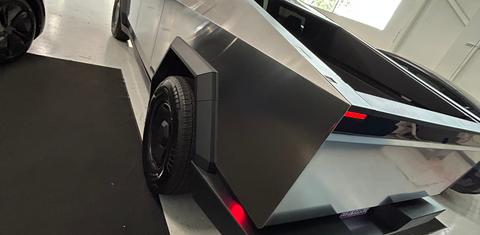 Tesla Cybertruck 2025
