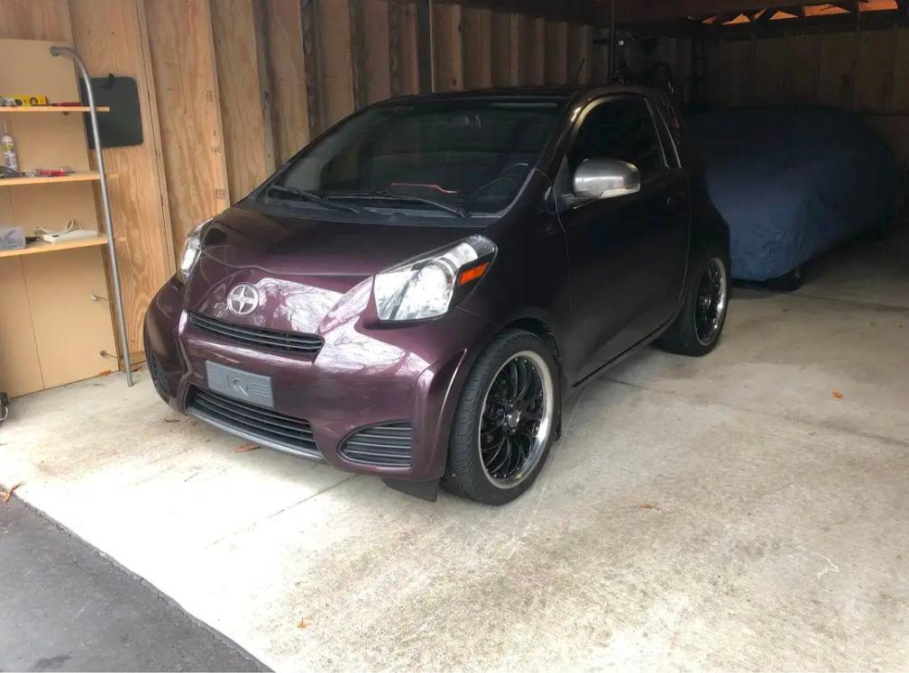 Scion iQ 2013 in Center Line, MI
