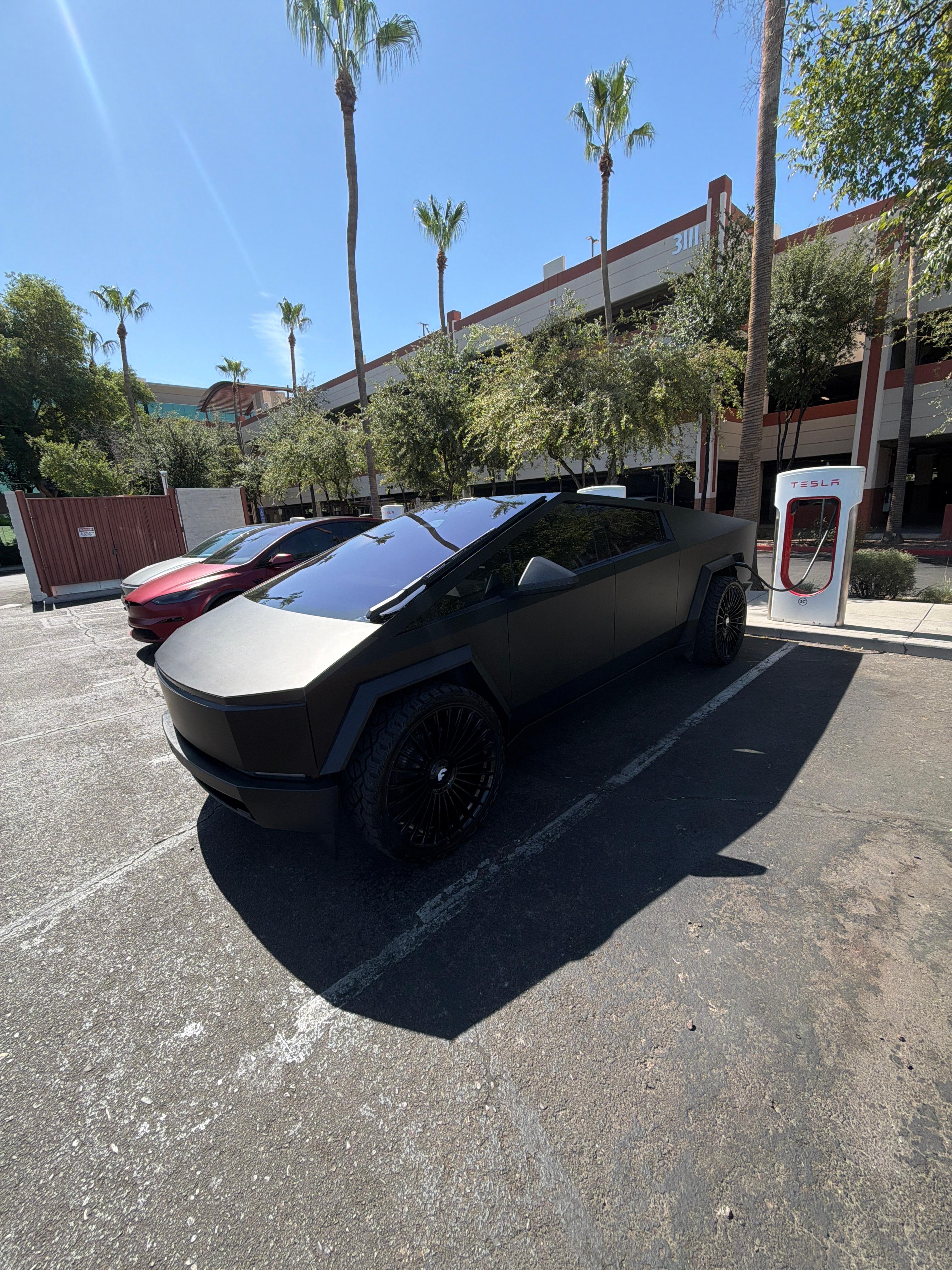 Tesla Cybertruck 2025 in Chandler, AZ