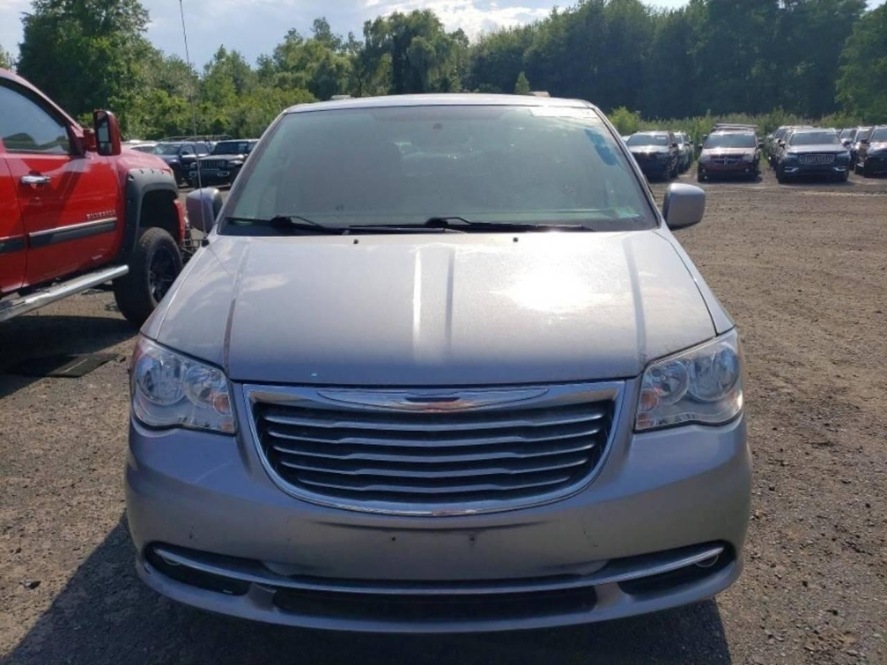Chrysler Town & Country 2016 in Collingdale, PA