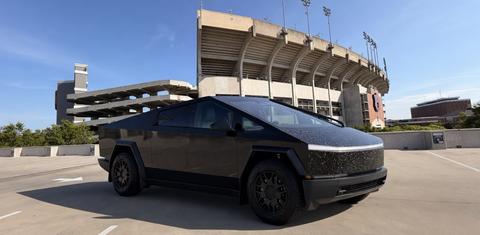Tesla Cybertruck 2025