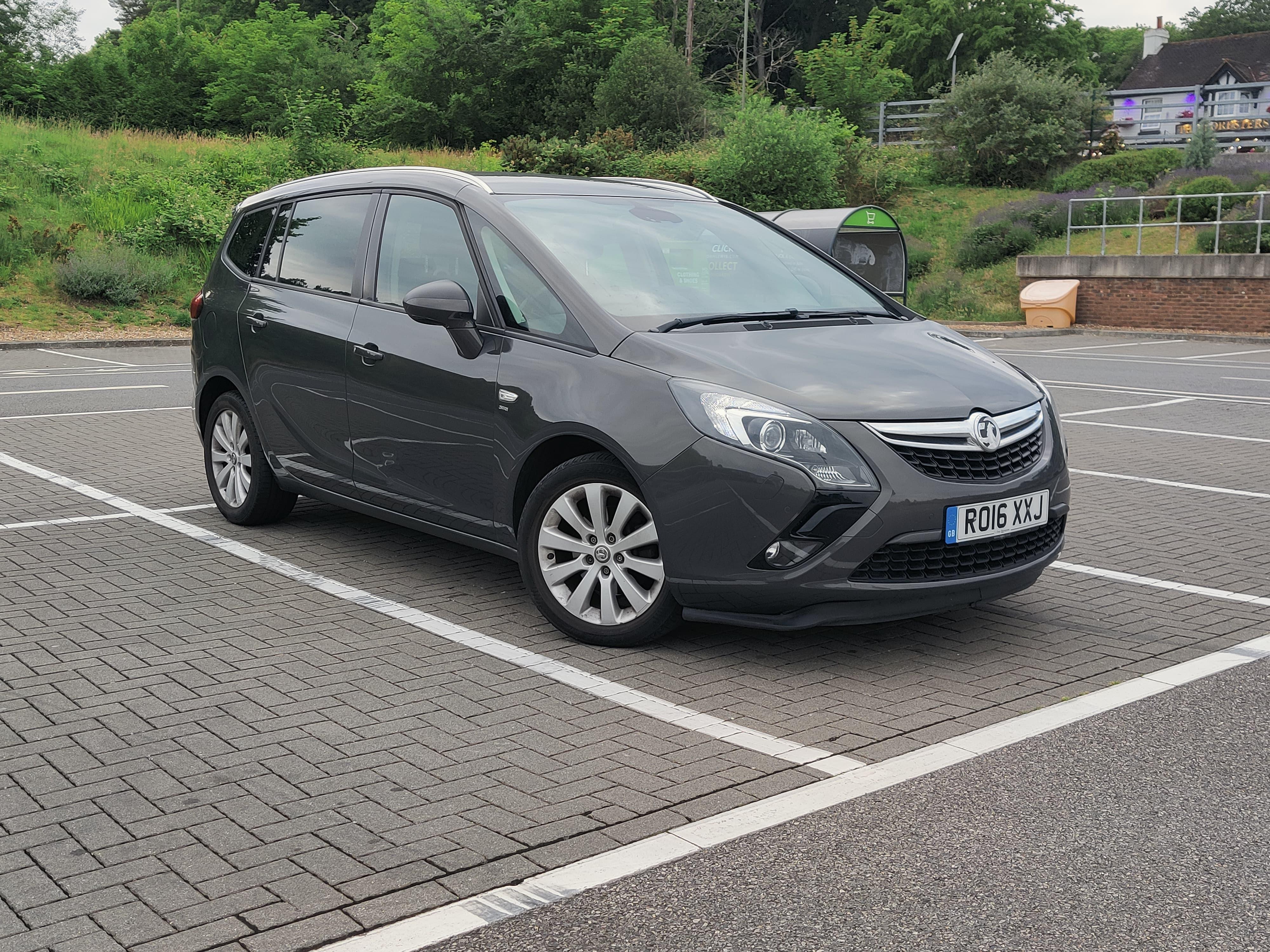 Vauxhall Zafira Tourer 2016 in Bagshot