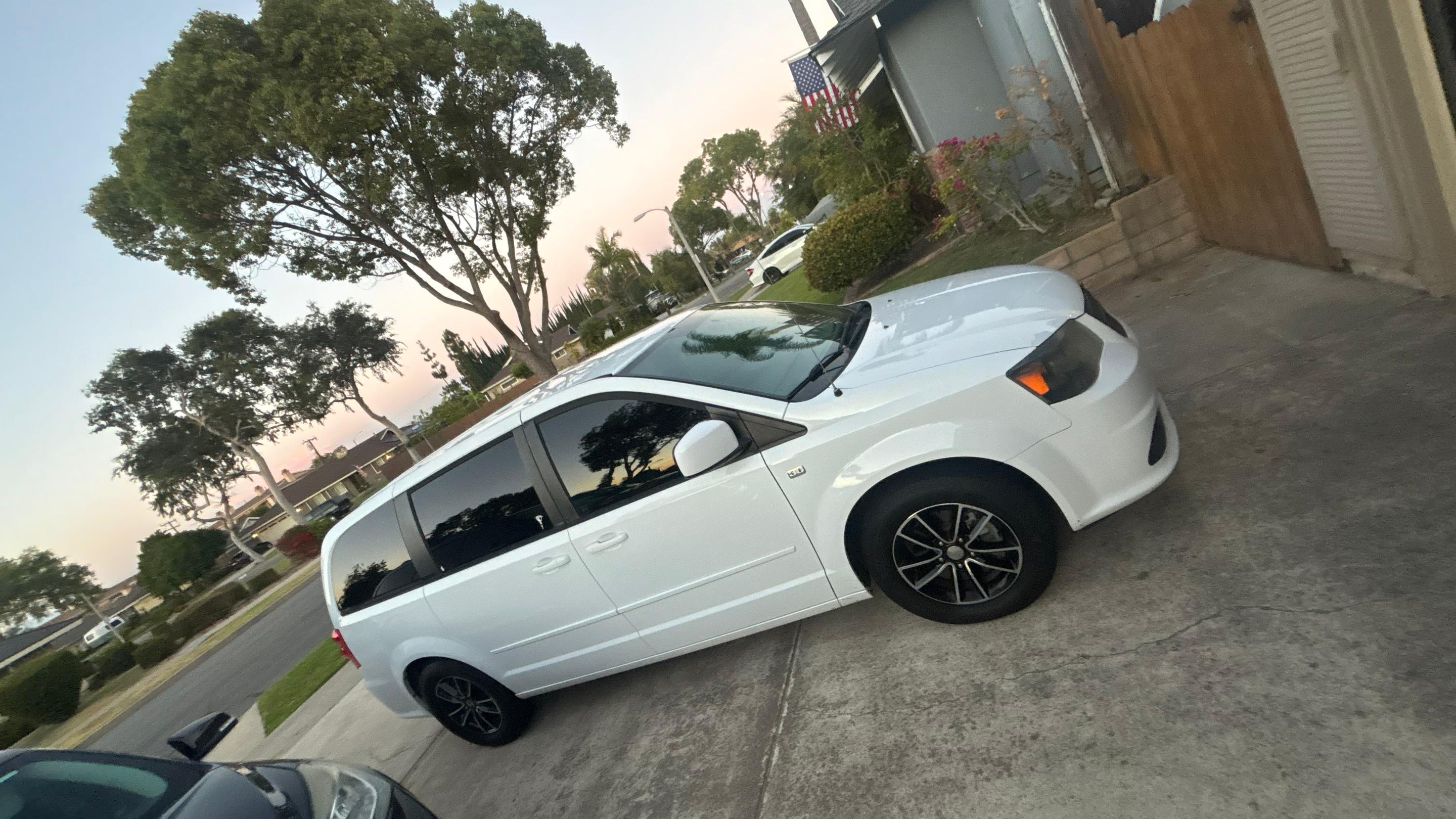 Dodge Grand Caravan 2014 in Buena Park, CA