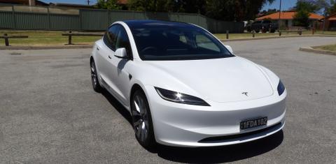 Tesla MODEL 3 2024