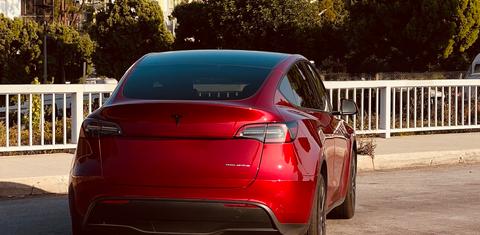 Tesla Model Y 2024