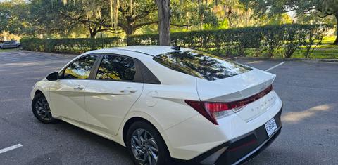 Hyundai Elantra 2024