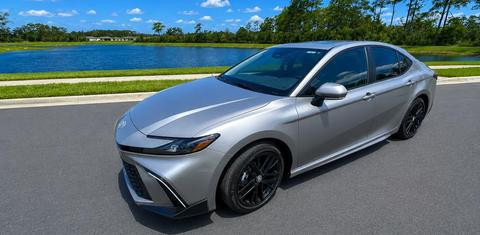 Toyota Camry Hybrid 2026