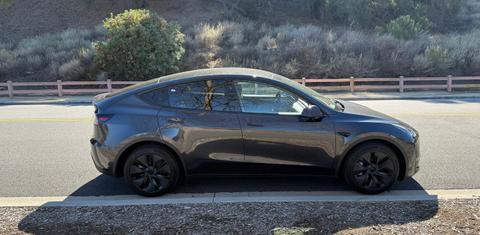 Tesla Model Y 2025