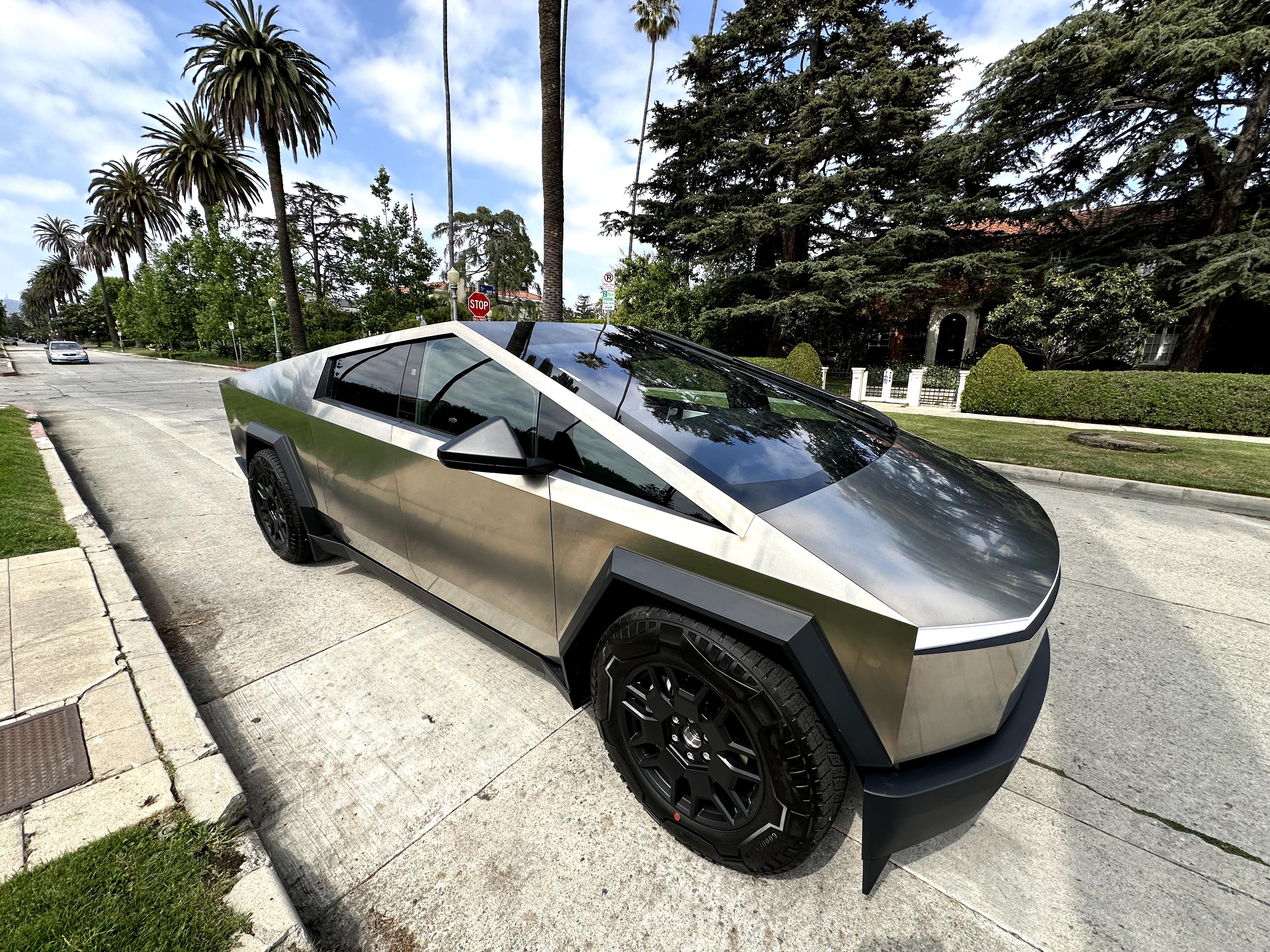 Tesla Cybertruck 2024 in Inglewood, CA