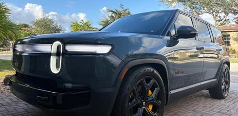 Rivian R1S 2025