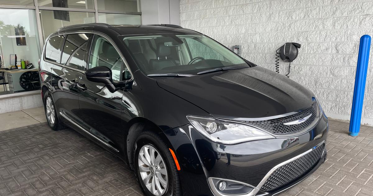 Chrysler Pacifica 2019 rental in Phoenix, AZ by Justin M. Turo