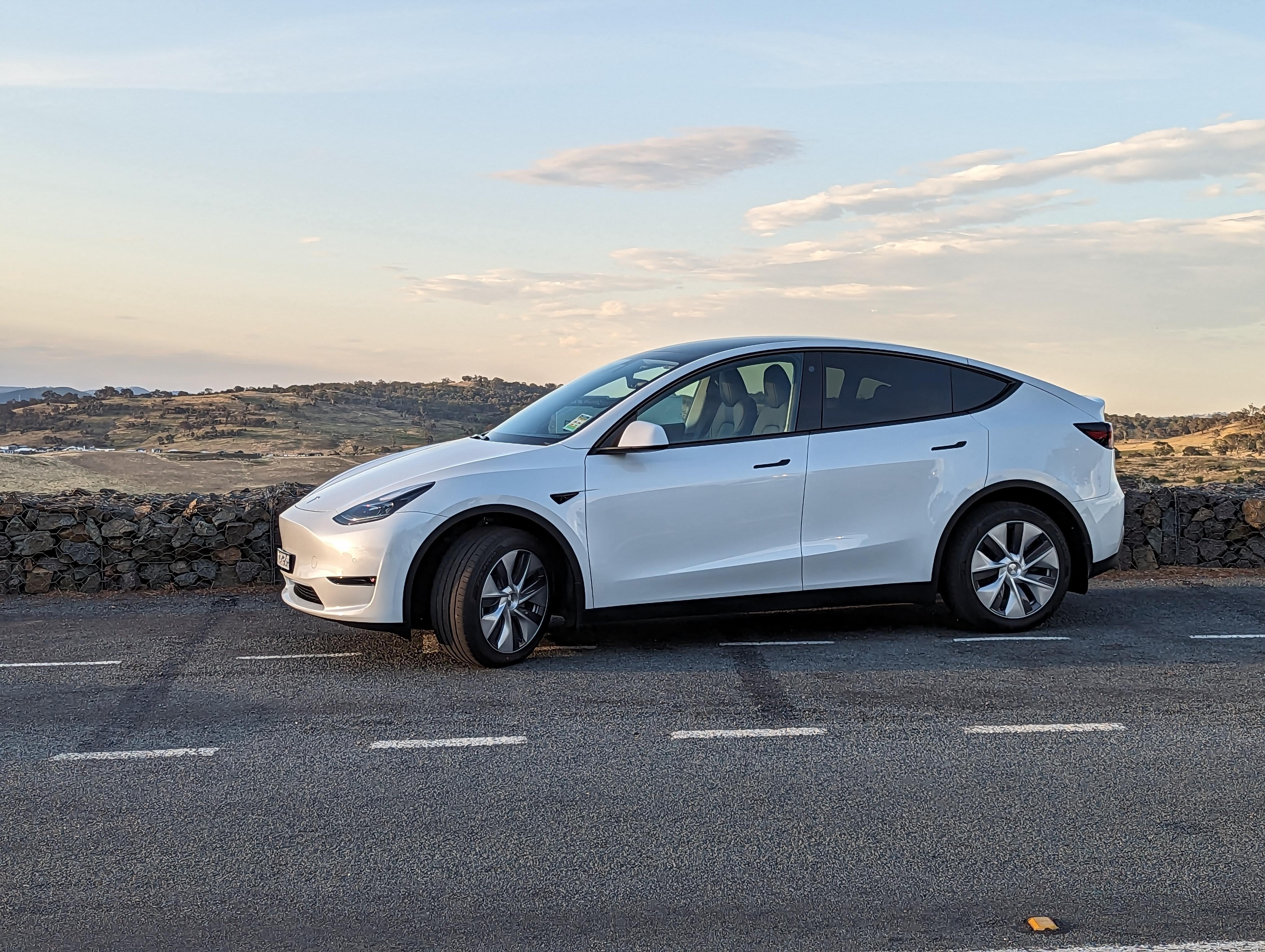 Tesla MODEL Y 2023 in Downer