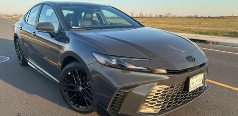 Toyota Camry Hybrid 2026