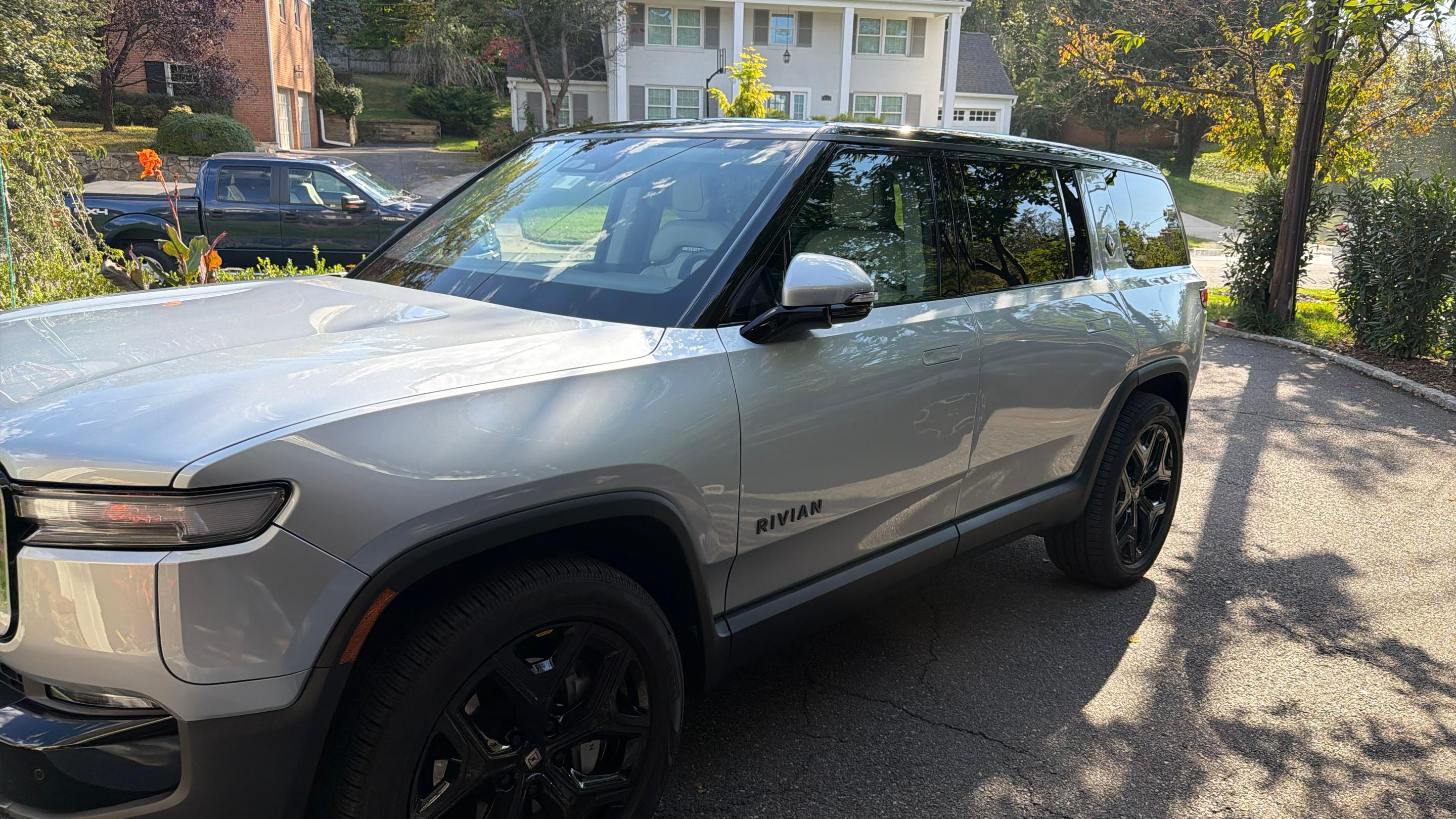 Rivian R1S 2025 in Bethesda, MD