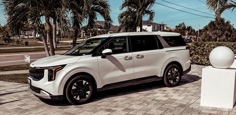 Kia Carnival Hybrid 2025