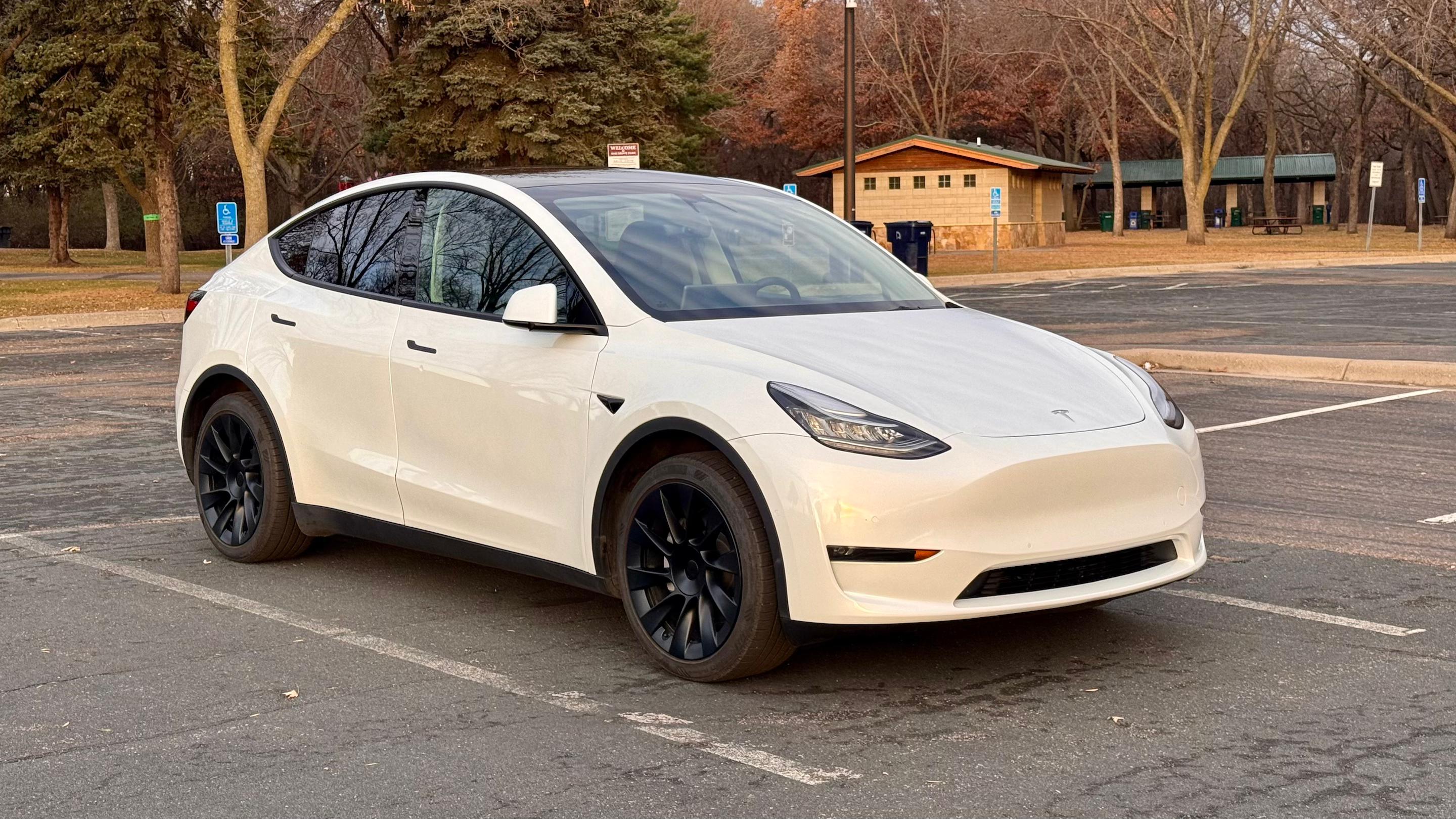 Tesla Model Y 2022 in Champlin, MN