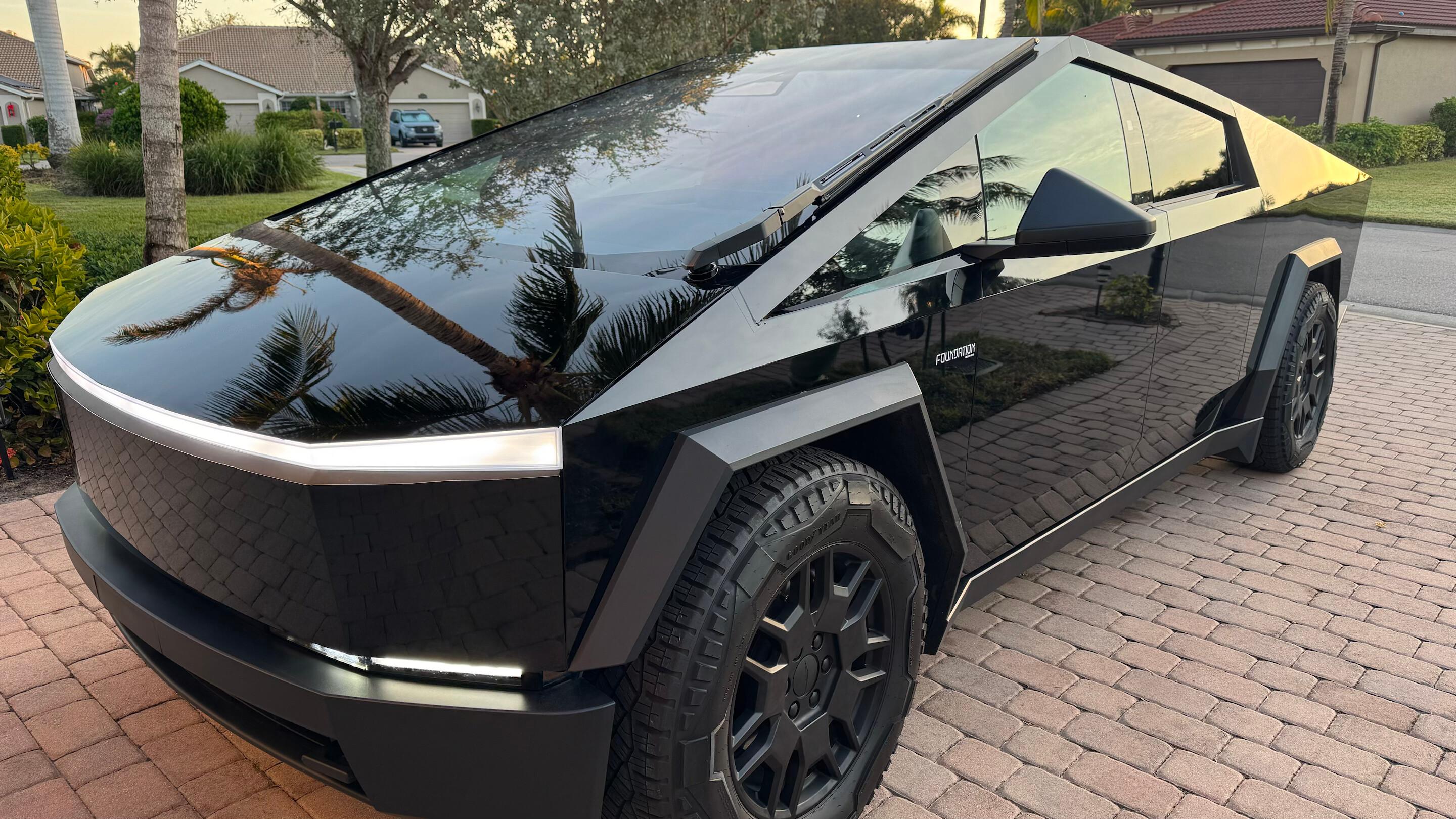 Tesla Cybertruck 2024 in Bonita Springs, FL