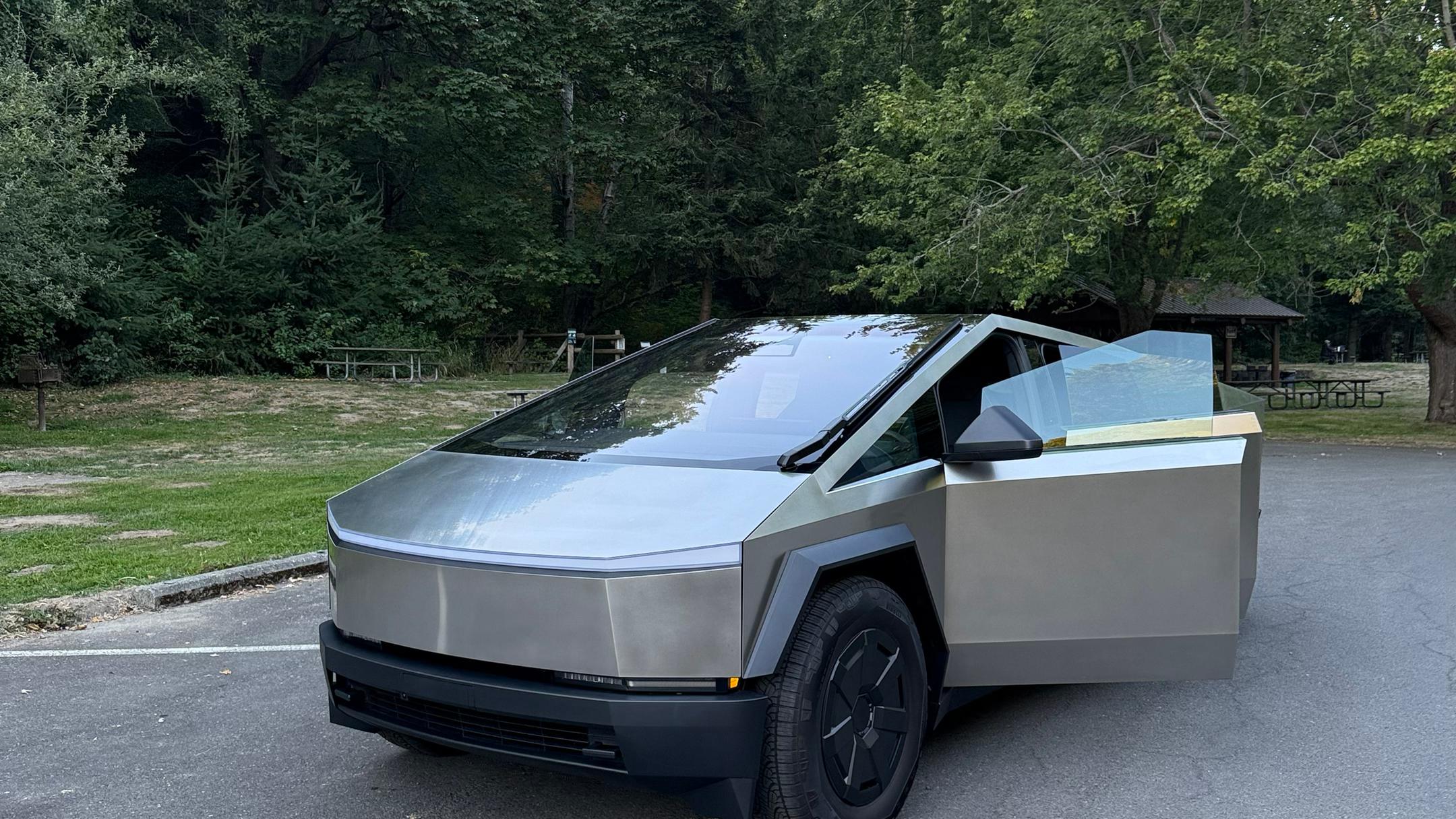 Tesla Cybertruck 2025 in SeaTac, WA