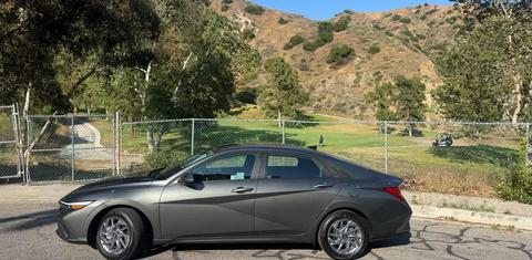 Hyundai Elantra Hybrid 2025