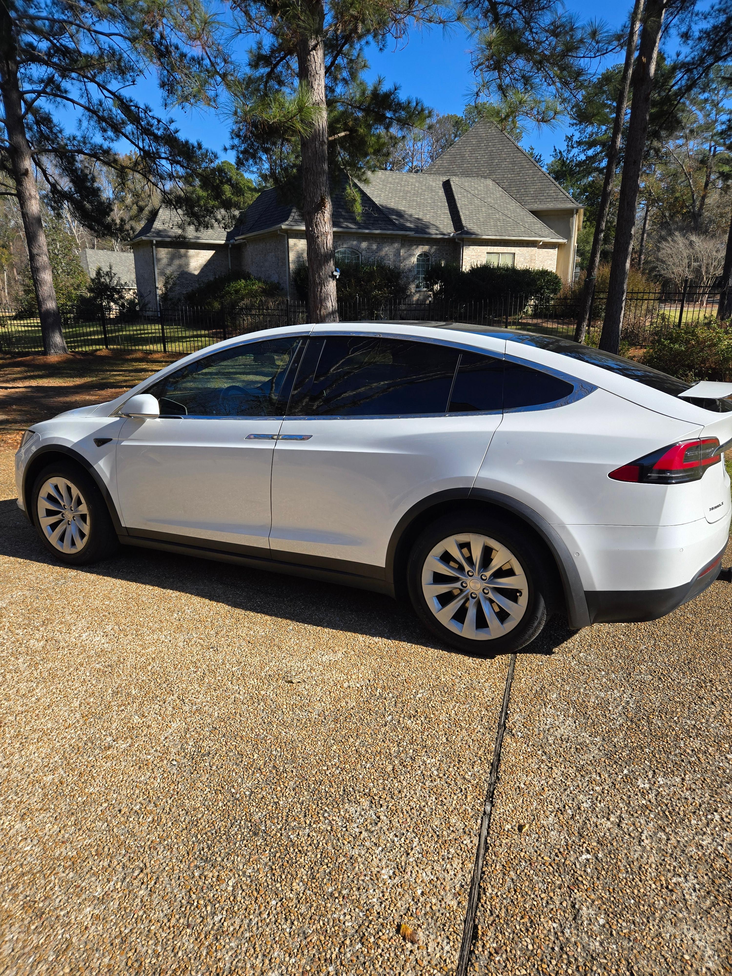 Tesla Model X 2017 in Madison, MS