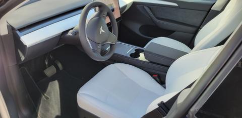 Tesla Model Y 2024