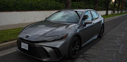 Toyota Camry Hybrid 2026