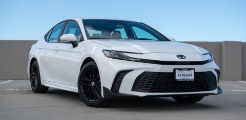 Toyota Camry Hybrid 2025