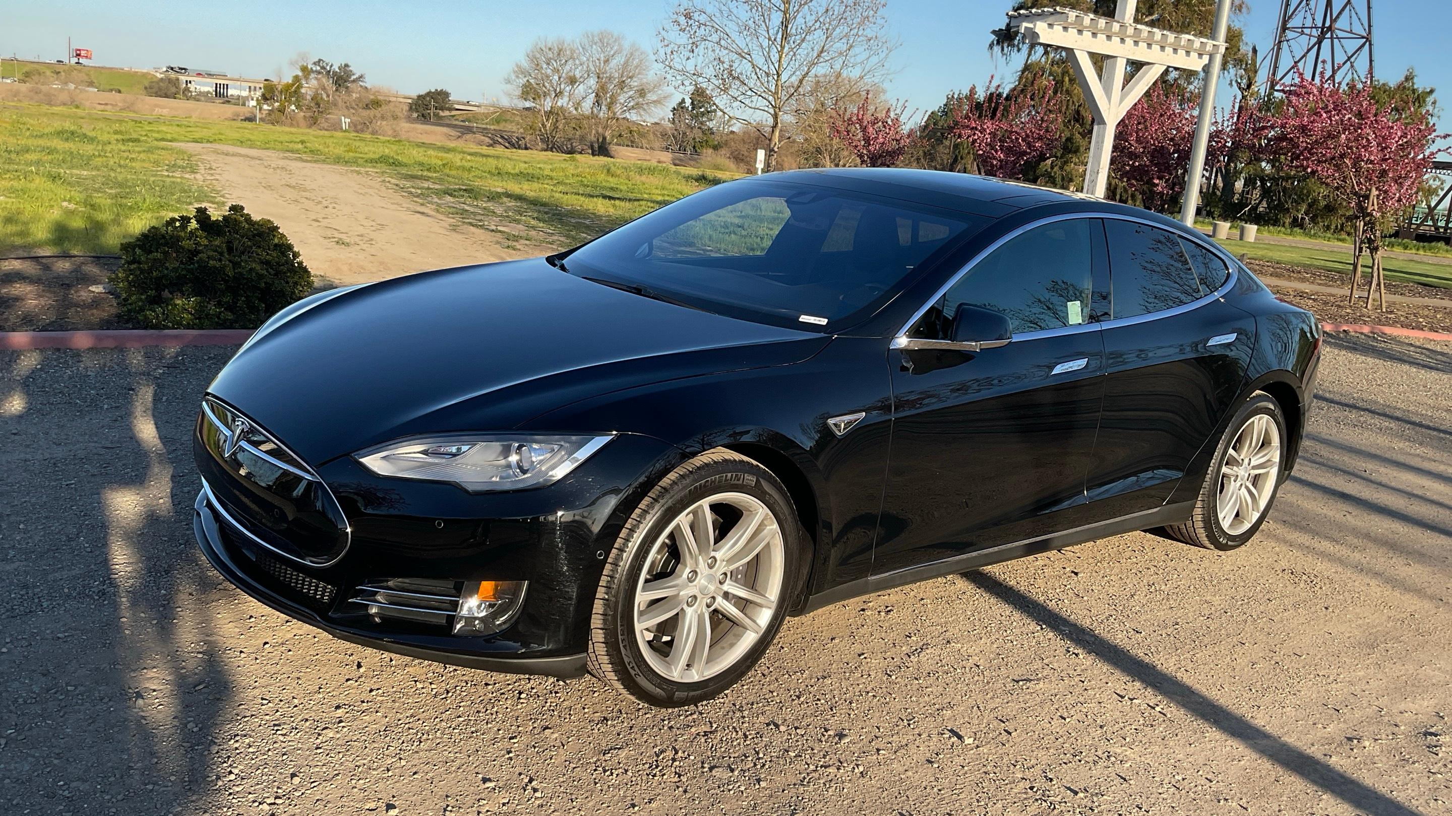 Tesla Model S 2015 in Riverbank, CA