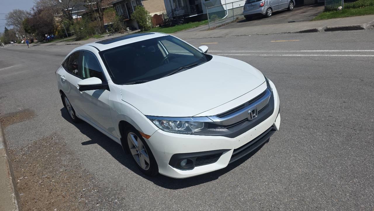 Honda Civic 2016 in Québec, QC