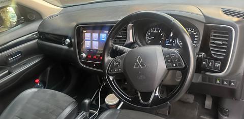 Mitsubishi OUTLANDER 2020