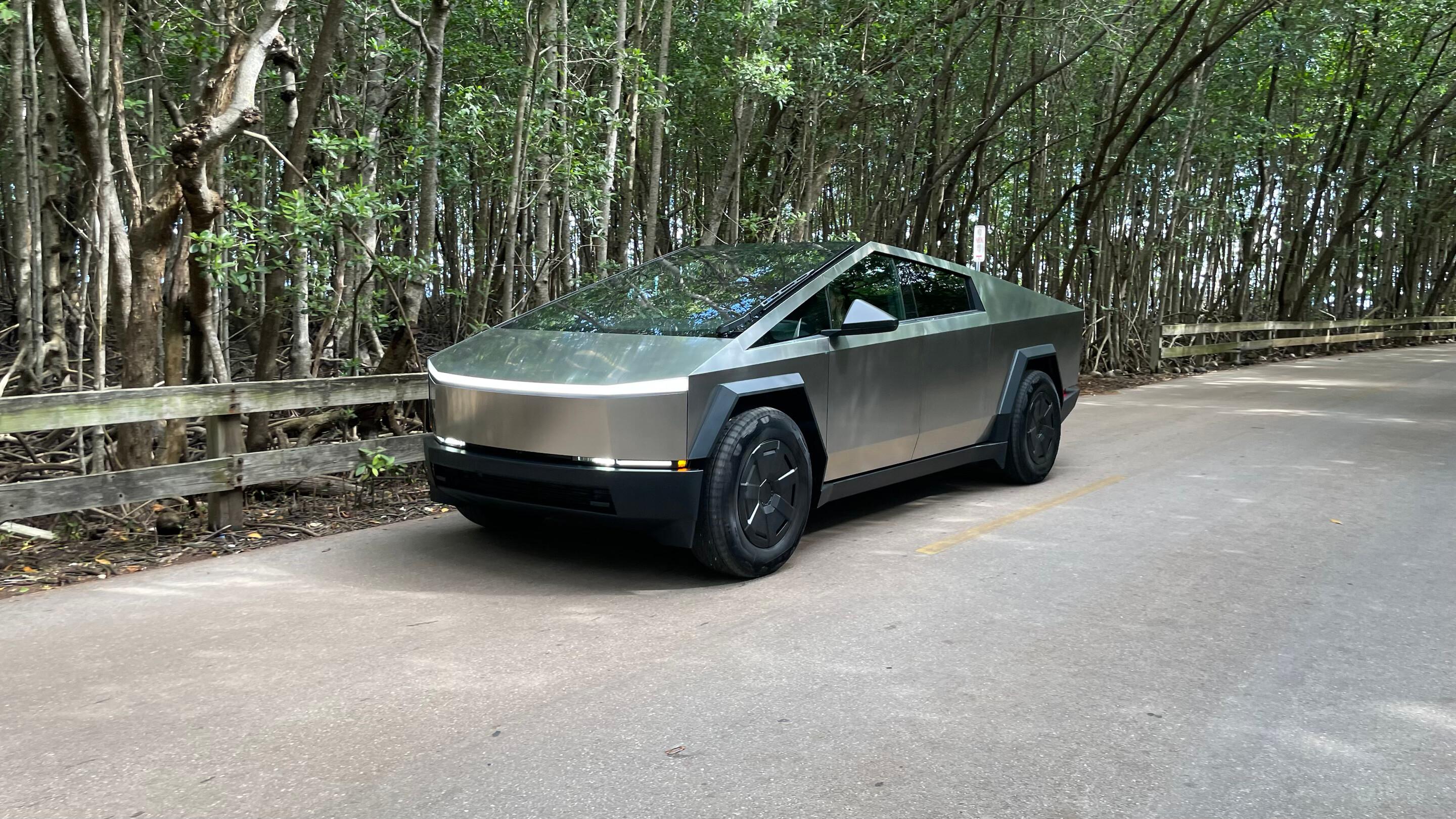 Tesla Cybertruck 2024 in Miami, FL