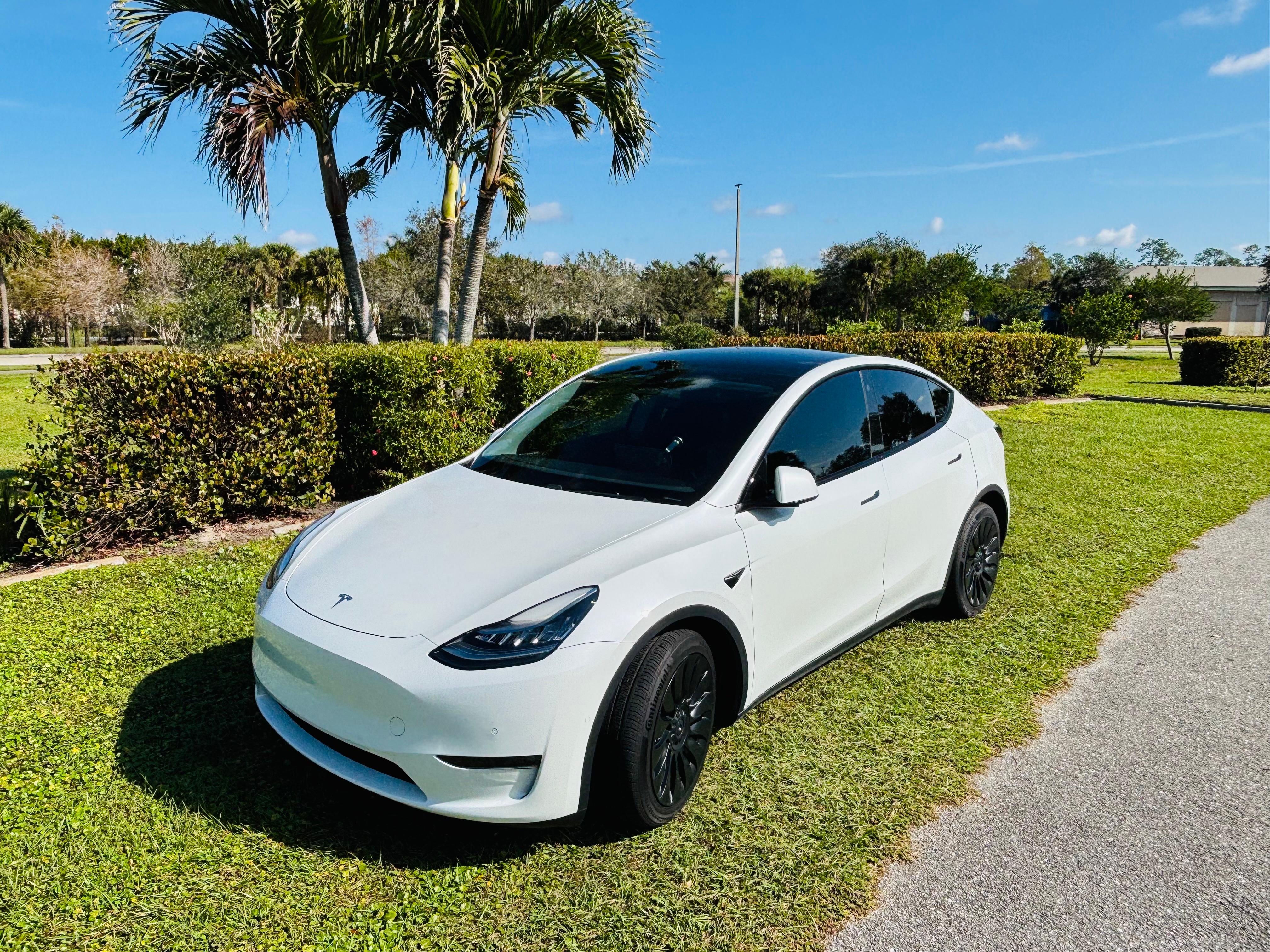 Tesla Model Y 2021 in Naples, FL