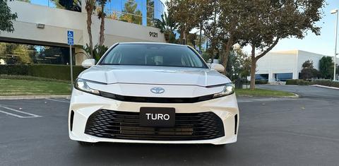 Toyota Camry Hybrid 2026