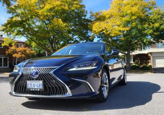 Lexus ES car