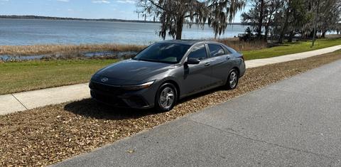 Hyundai Elantra 2025