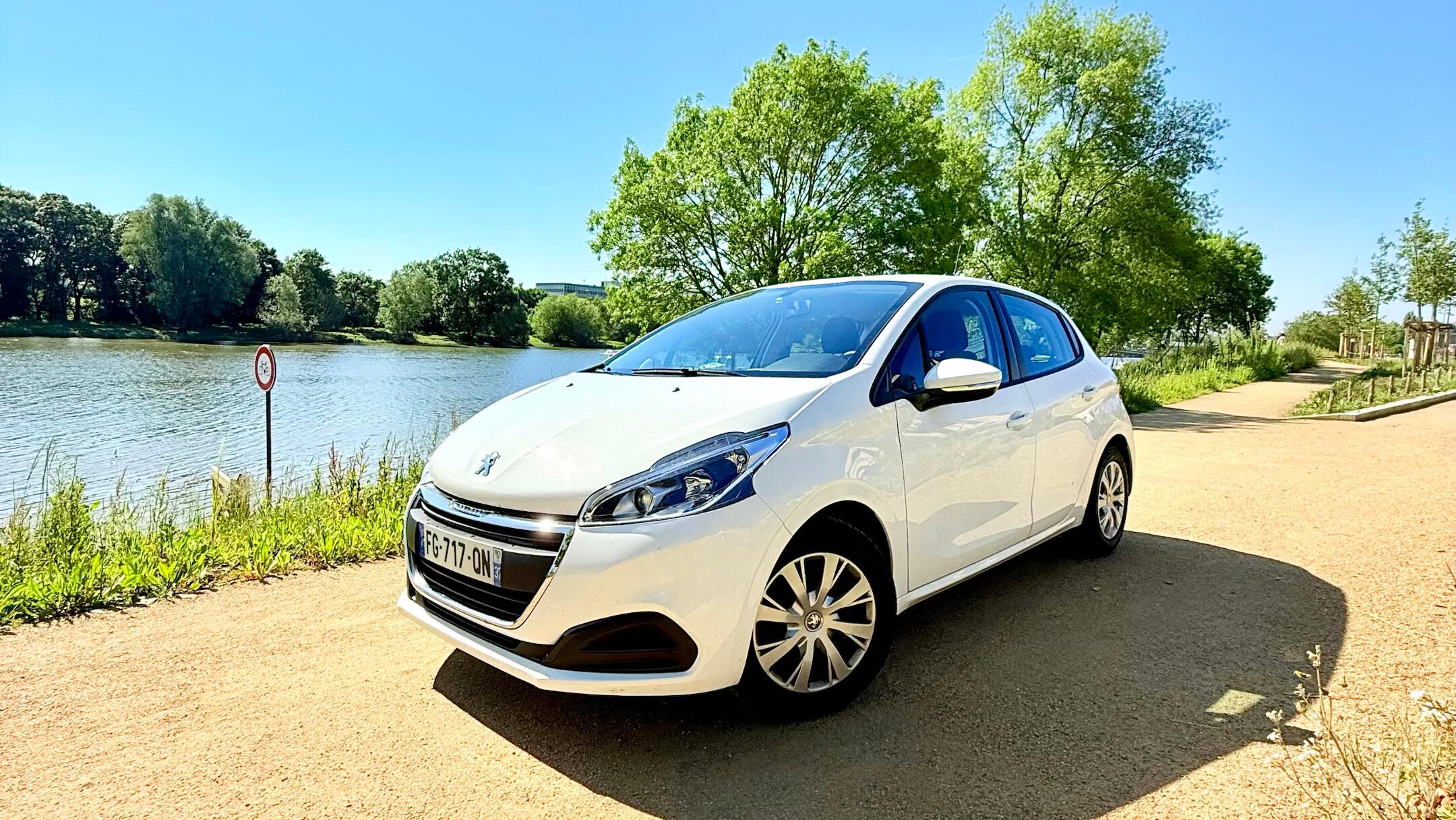 Peugeot 208 BUSINESS 2019 à Angers