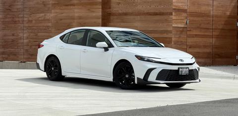 Toyota Camry Hybrid 2025