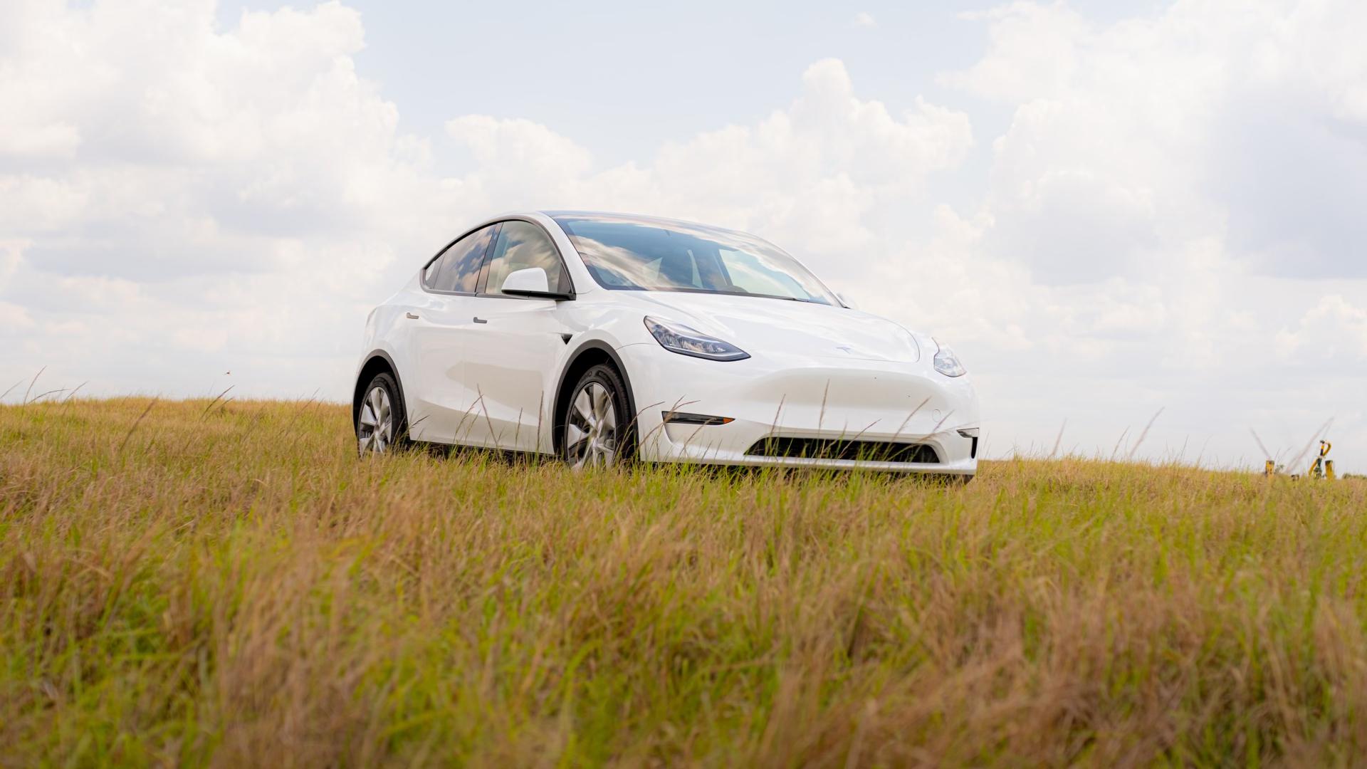Tesla Model Y 2023 — Exotic car rental alternative in Palmetto, FL
