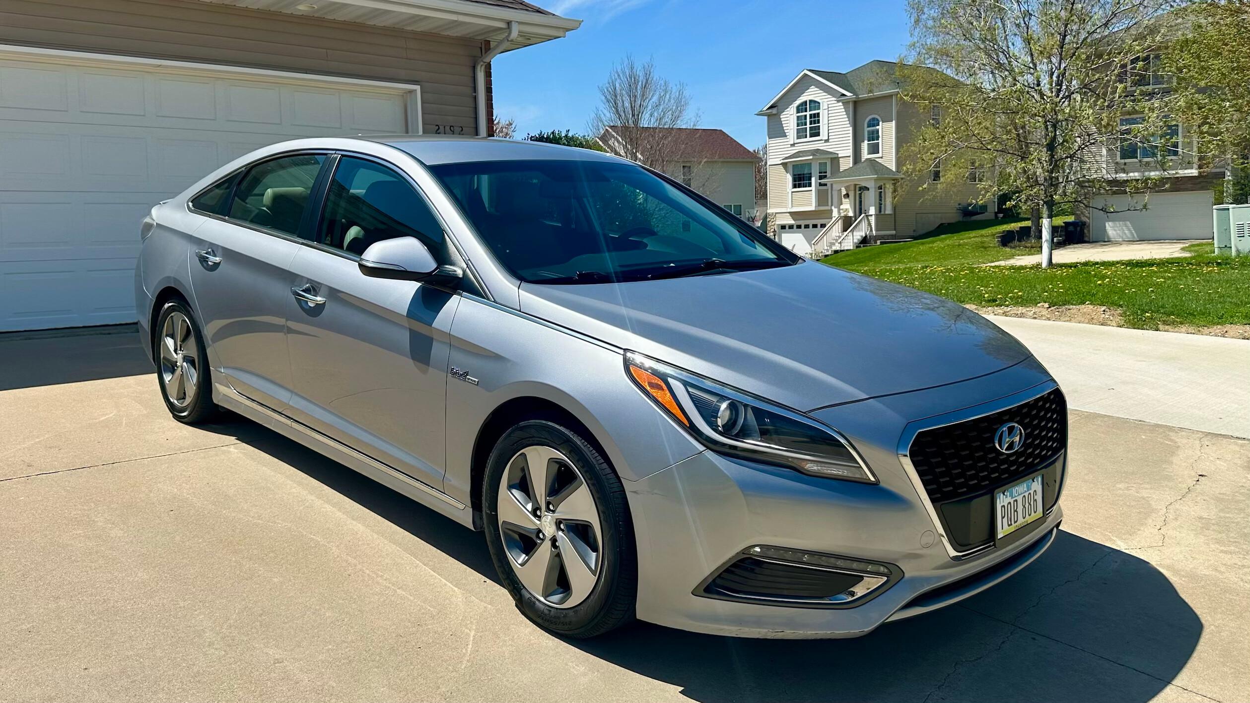 Hyundai Sonata Hybrid 2017 in Coralville, IA