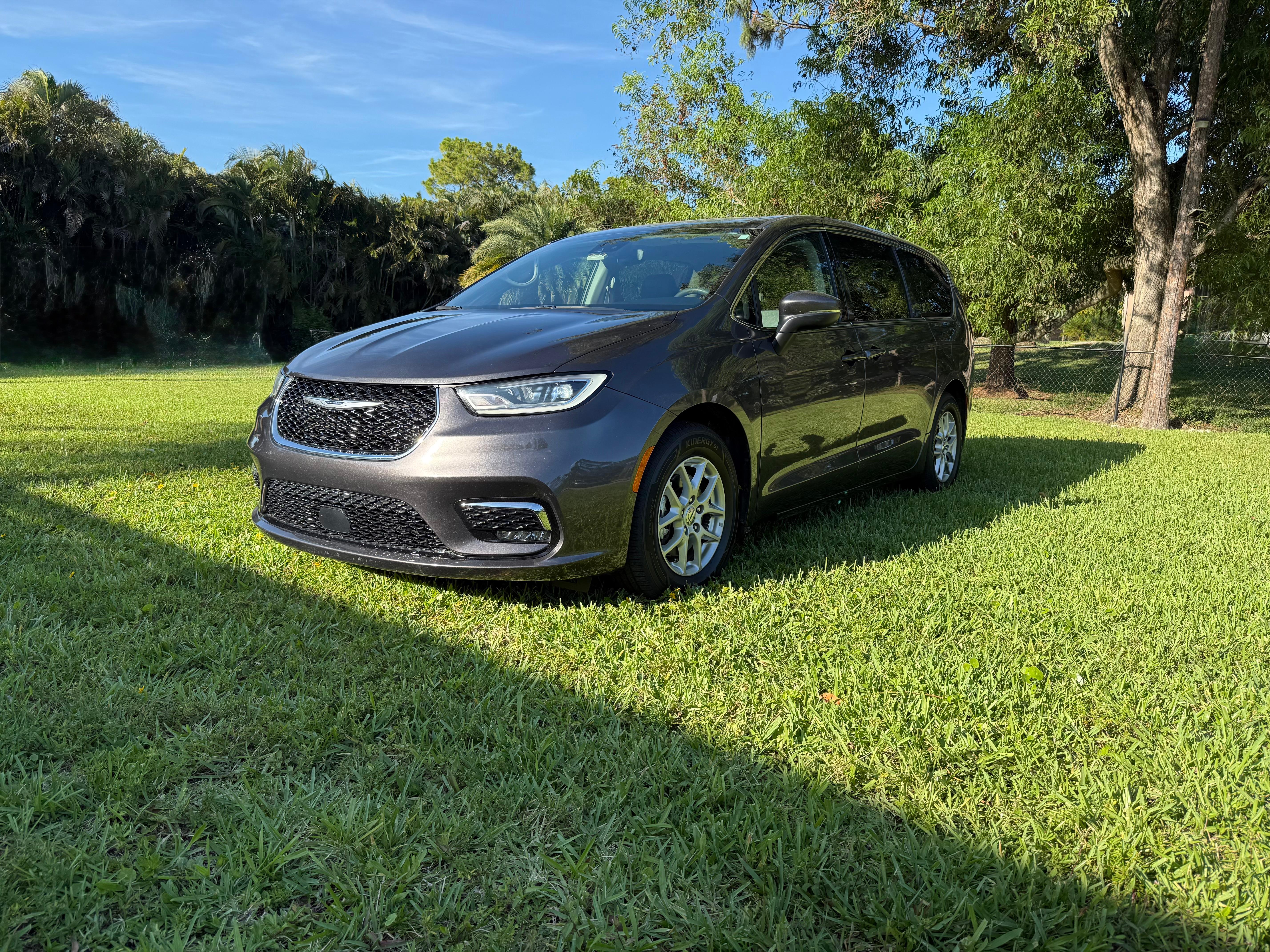 Chrysler Pacifica 2023 in West Palm Beach, FL