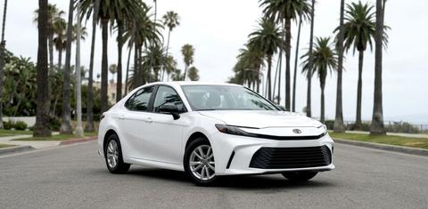 Toyota Camry Hybrid 2025