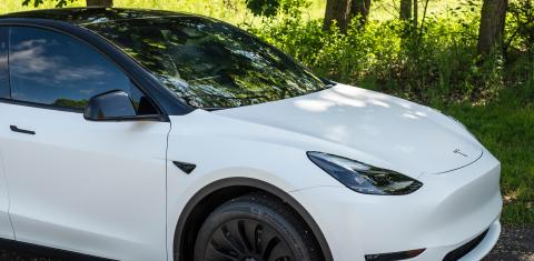 Tesla Model Y 2024